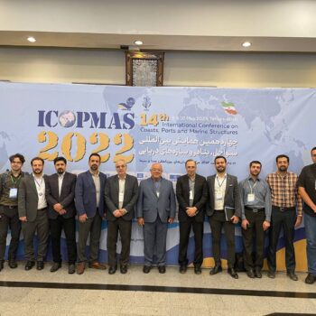حضور جمعی از همکاران ارایه کننده مقاله در همایش